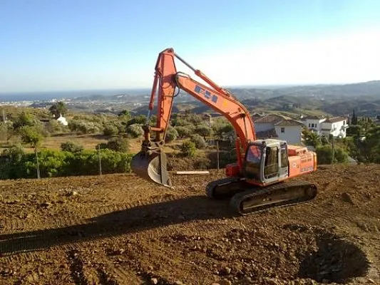 MARTÍN PLAZA S.L. excavadora en movimiento de tierra